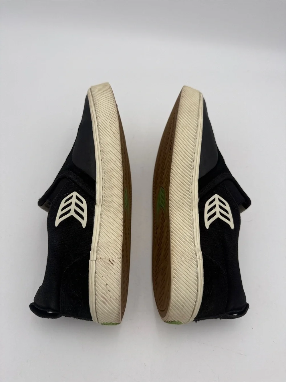 Cariuma Casual Slip-On Men's Shoes in Black - Comfort Everyday 7.5 casual beach